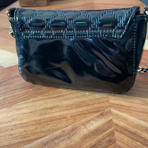 Black patent evening bag with gold accents 🌟 - Picture 8 of 15